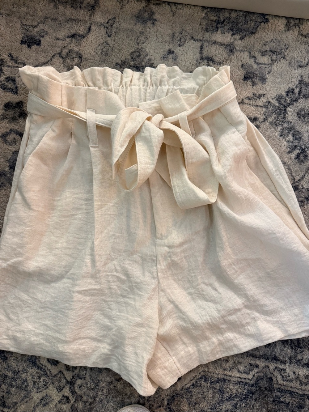 High-Waist Cream Paperbag Shorts with Tie Belt • M